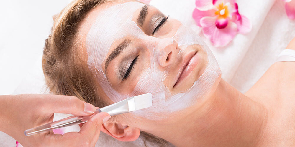 Cropped,Image,Of,Beautician,Applying,Mask,On,Customer’s,Face,At